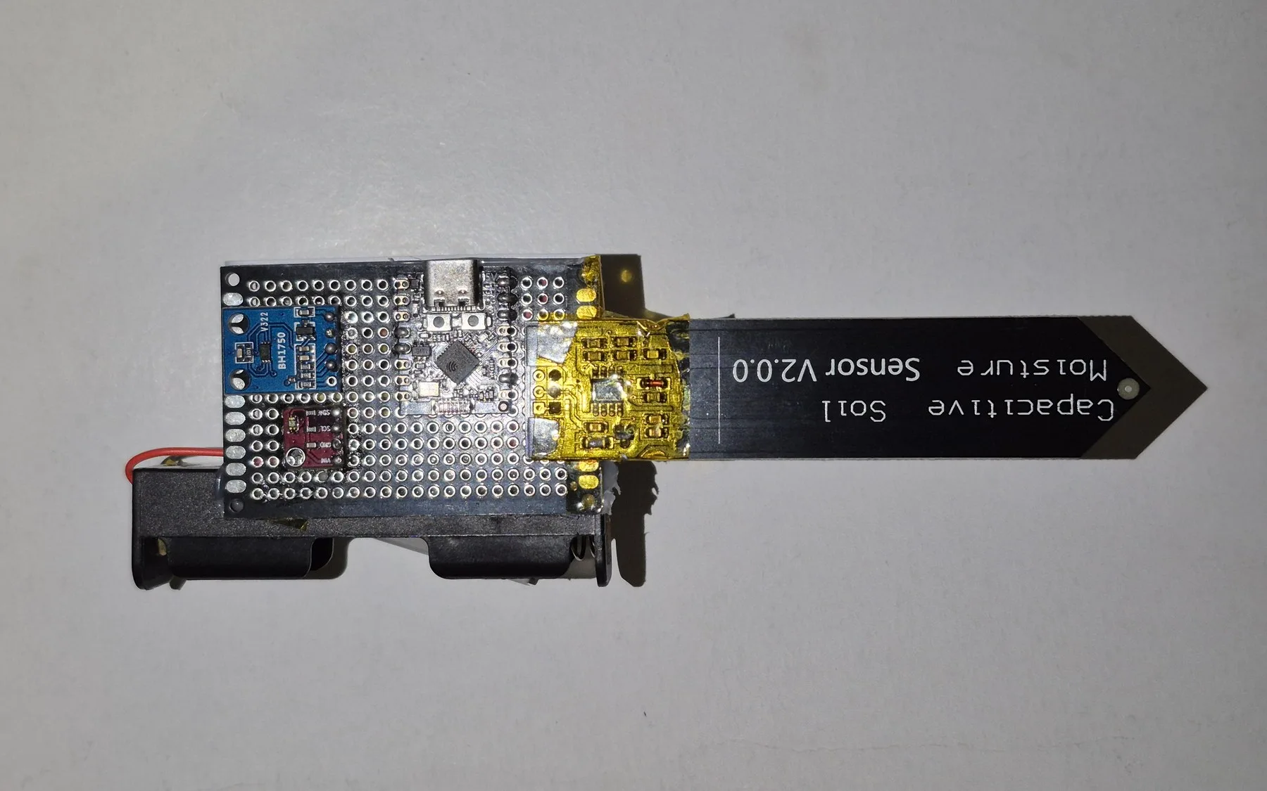 Prototyp ESP32 z czujnikiem wilgotności gleby i natężenia światła